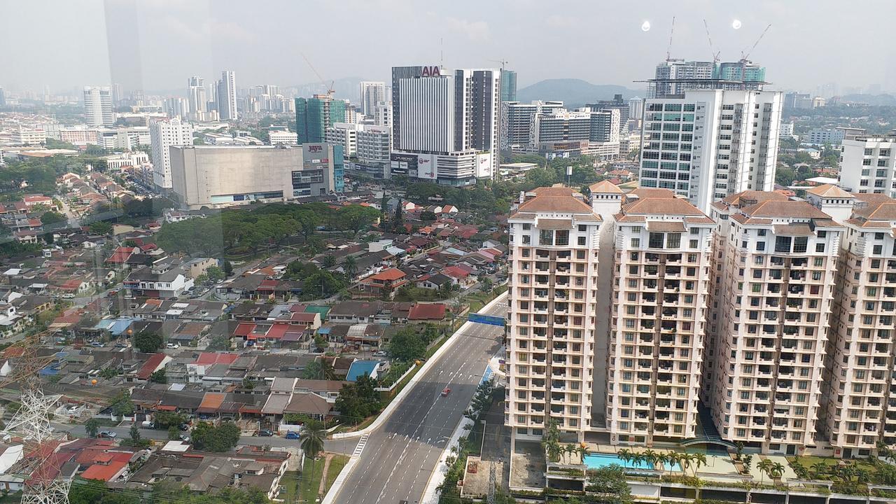 The Garden Apartment At Kuala Lumpur 페탈링자야 외부 사진